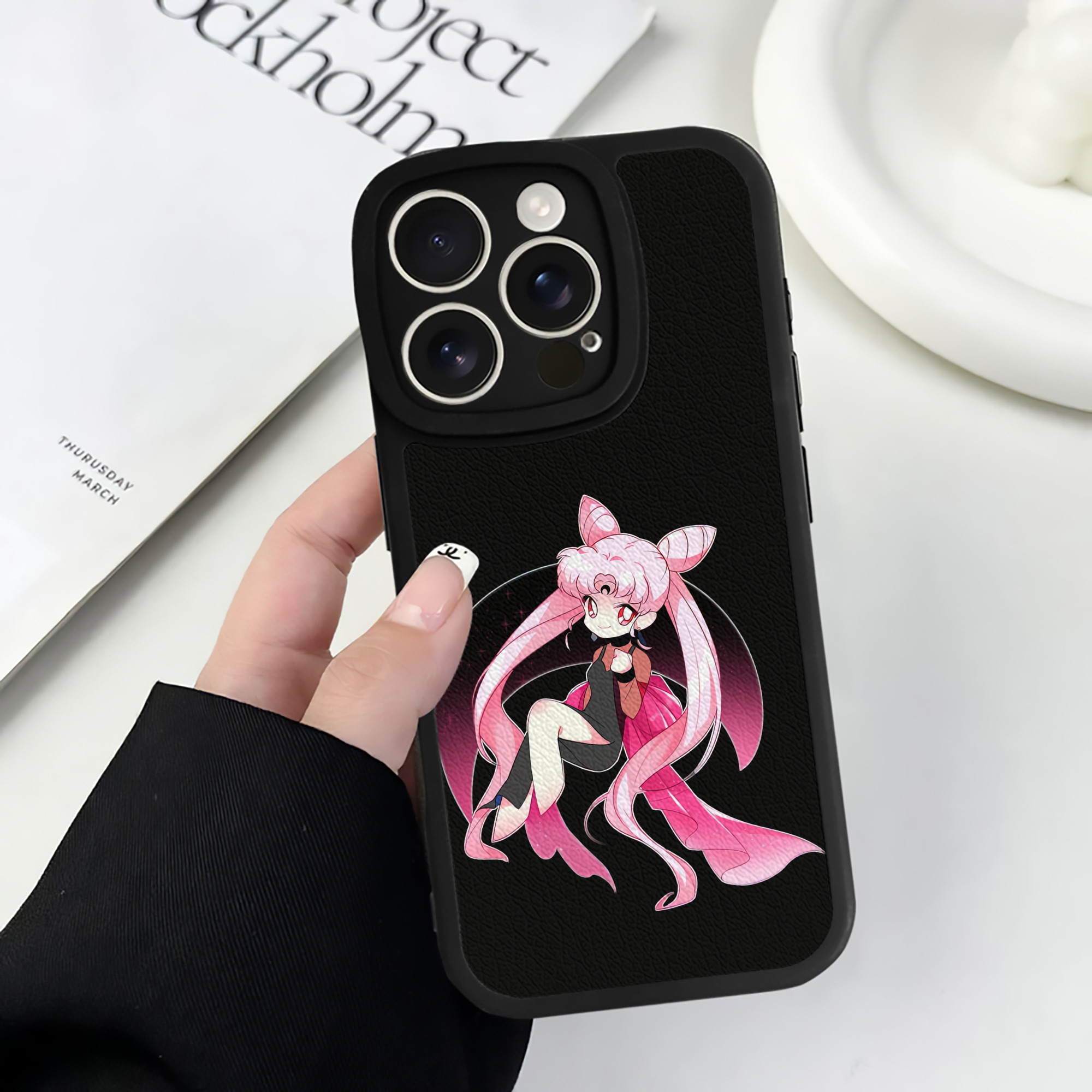 （画像用） 美少女戦士セーラームーン ちびうさ Sailor Moon Chibiusa Tsukino Usagi Small Lady Serenity 【iPhone 16シリーズ対応】シリコンスマホケース（レザー調） 材質：シリコン